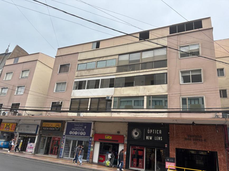 Edificio Galería López Pleno centro / Latorre esquina Prat